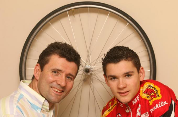 Gianni in 2008 als 15-jarige nieuweling met zijn vader Stefaan, die als eliterenner zonder contract maar liefst 220 overwinningen behaalde.