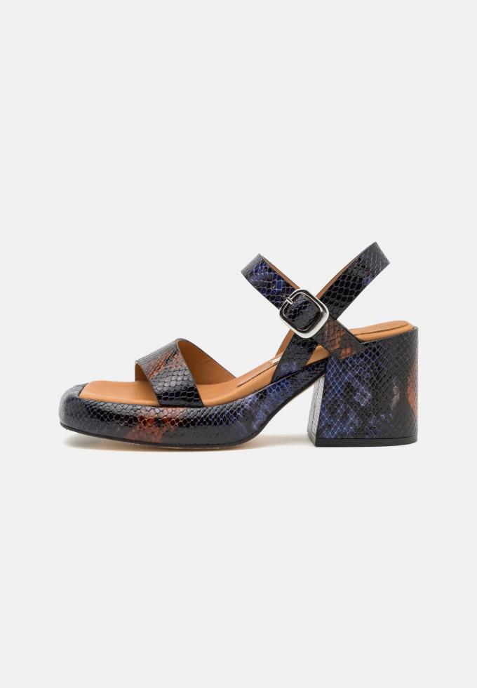 Sandalen met slangenprint