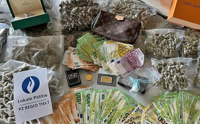 Na intensief speurwerk wist politiezone Tielt een partij drugs, cash, goud en juwelen in beslag te nemen.