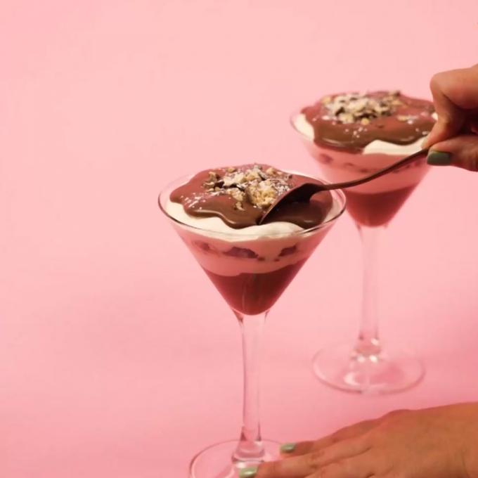 Feestelijke Baileys-trifle met Maltesers