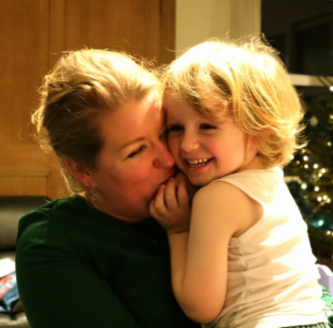 Hanne met haar dochtertje June.