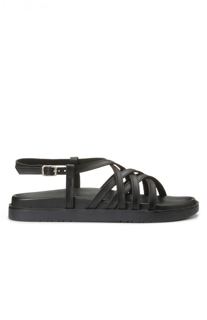 Zwarte sandalen met dikkere zool 