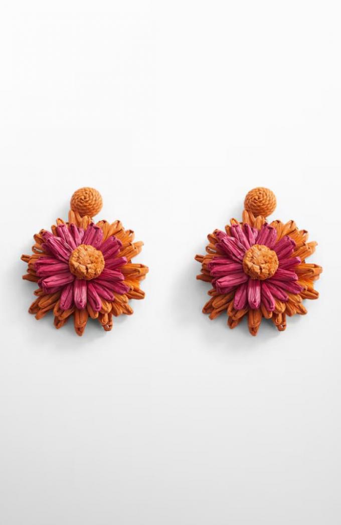 Oorbellen met raffia bloemen