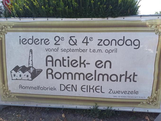 Chris Vandevyvere is ook de man achter de antiek- en rommelmarkt op De Eikel.