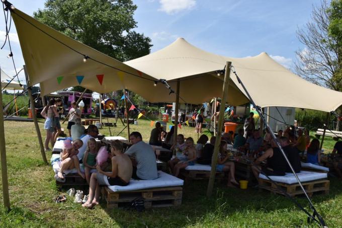 Op en top festivalgevoel in Roesbrugge tijdens IJzerfun.