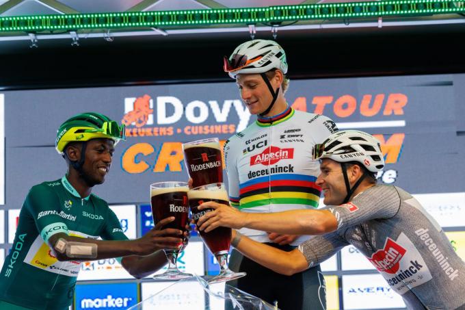 Biniam Girmay en Gianni Vermeersch mochten mee met Mathieu van der Poel op het podium.