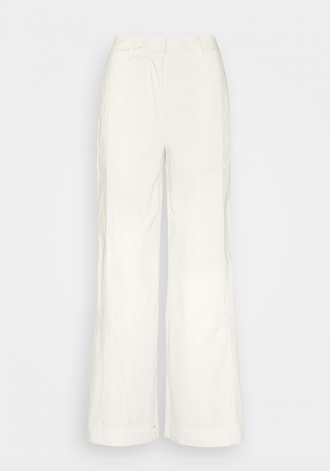 Le pantalon blanc