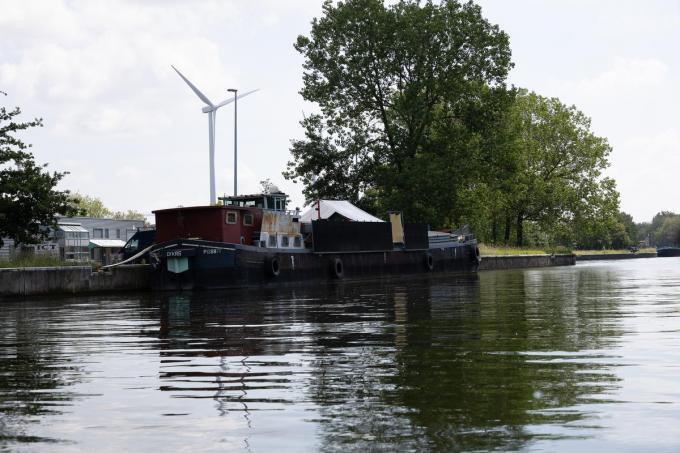 Levkas ligt in het water op een vaste plaats recht tegenover ITC.