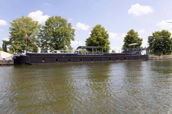 Spitsboot Lucie biedt onderdak aan een woning én een B&B.