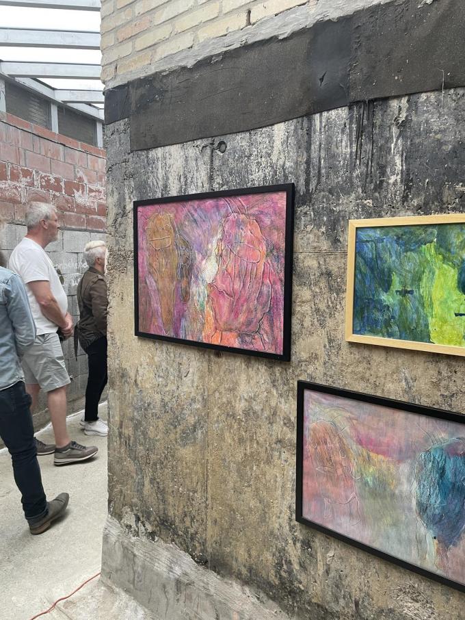 Het artistieke werk van de bijzondere kunstenaars van Studio Artîlerie kan het publiek tot en met 1 september ontdekken tijdens een tentoonstelling in The Basement.