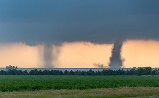 Net zoals in de film zagen de twee ook een ‘tweelingtornado’ in Colorado in 2018.