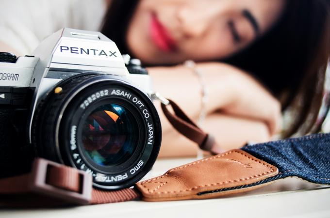 Pentax, fer de lance du retour de l'argentique - Unsplash (Koko Curio)