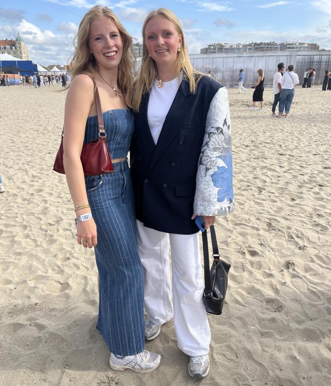 Charlotte & Lene - L'ensemble en jean et le blazer XXL