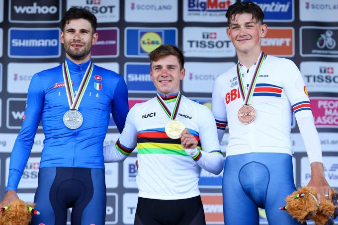 Een jaar na zijn wereldtitel op de weg, pakte Evenepoel ook de wereldtitel tegen de klok.