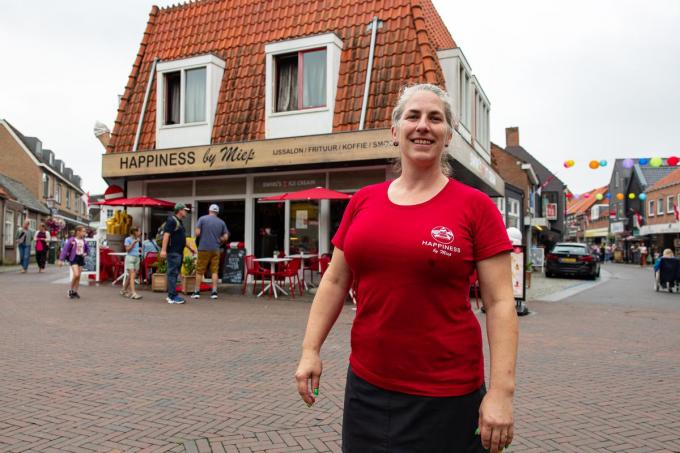 Miep van Graefschepe runt frituur Happiness by Miep; “Ik sta zelf met grote ogen te kijken naar hoe geliefd ons kleine stadje is bij jullie.”