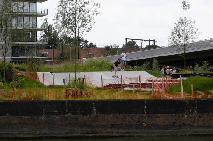 Aan de zuidzijde van het kanaal (kant station), pal naast de Brigandsbrug, is sinds begin dit jaar een nieuw skatepark in gebruik genomen. Jongeren kregen inspraak bij de aanleg ervan, het park sluit ook aan bij de speelzone.