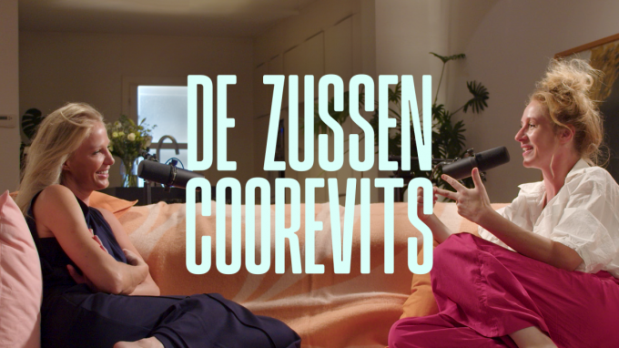 Binnenkort kan je luistervinken bij de zussen Coorevits in een gloednieuwe podcast.