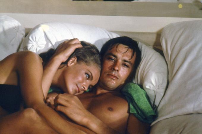 Inoubliables Alain Delon et Romy Schneider sur le tournage de La Piscine - Getty Images