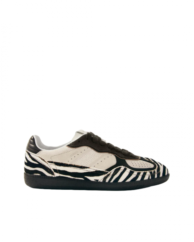 On demand sneakers met zebraprint