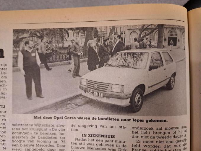 Met deze Opel Corsa waren de bandieten naar Ieper gekomen.