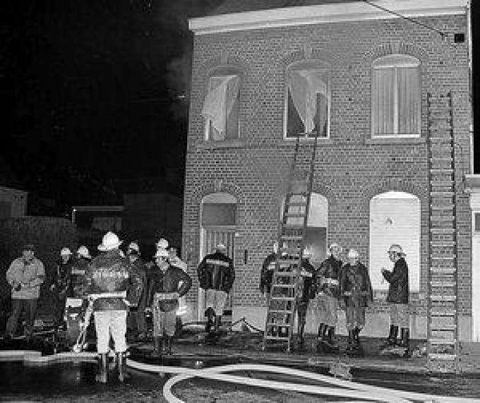 Stoned als een garnaal staken De Clercq en Demuynck het huis van Géry in de fik.