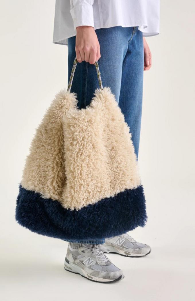 Fluffy shopper 