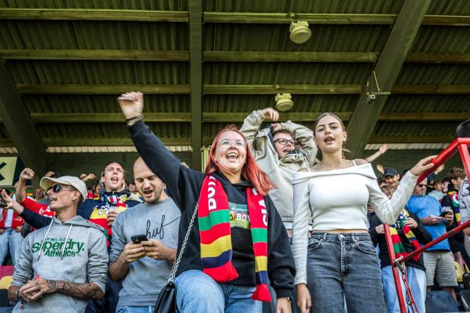 De sfeer zat er alvast goed in tijdens de match tegen Ganshoren.