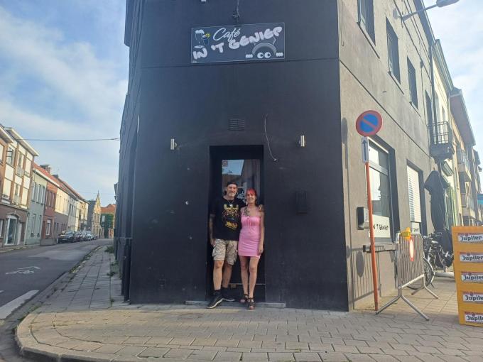 Het café op de hoek van Meensestraat en de Kortrijksestraat krijgt nog niet meteen nieuwe uitbaters.