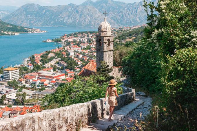 De klim naar het fort van San Giovanni in Kotor is uitdagend maar je wordt wel beloond met een knap panorama. (foto Getty)