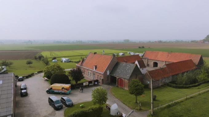 Het domein bevat naast een boerderij ook een camping en slagerij.