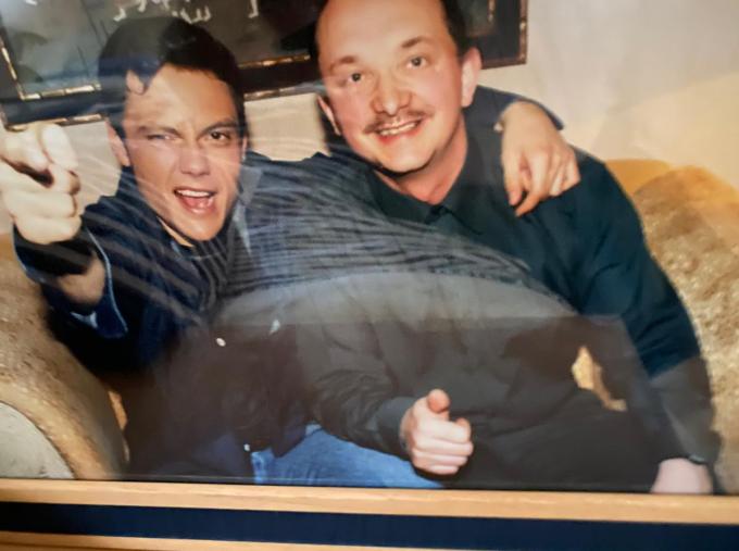 Tiziano Ferro uit Italië en PADI, een foto uit 2003. Genomen in een hotel in Brussel.