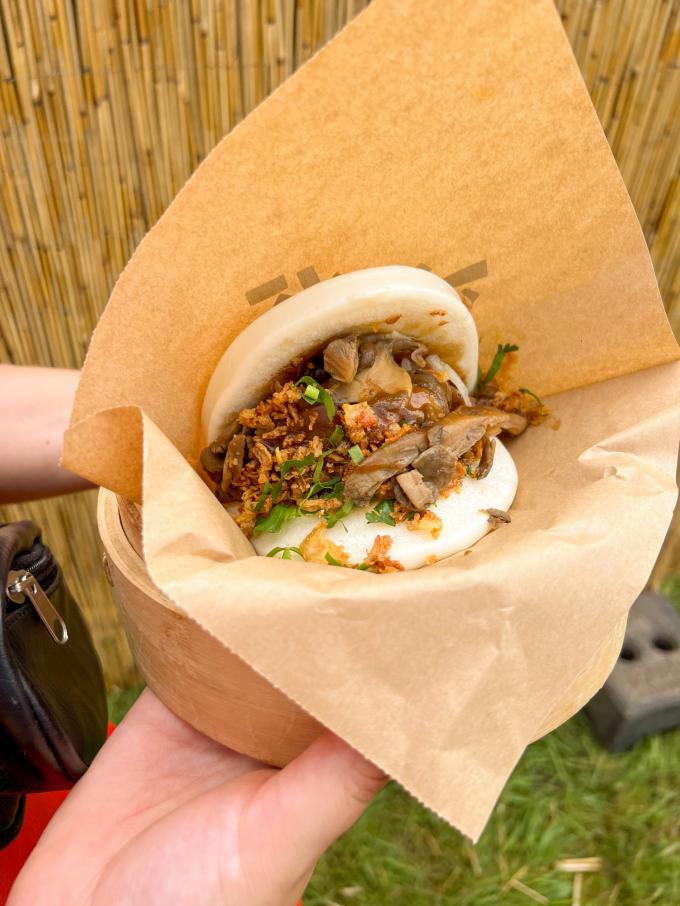 Veggie bao bun met gefrituurde champignons van Dim’s