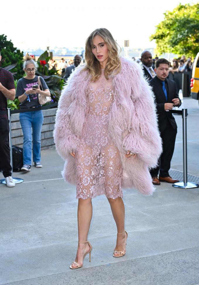 Suki Waterhouse bij Michael Kors