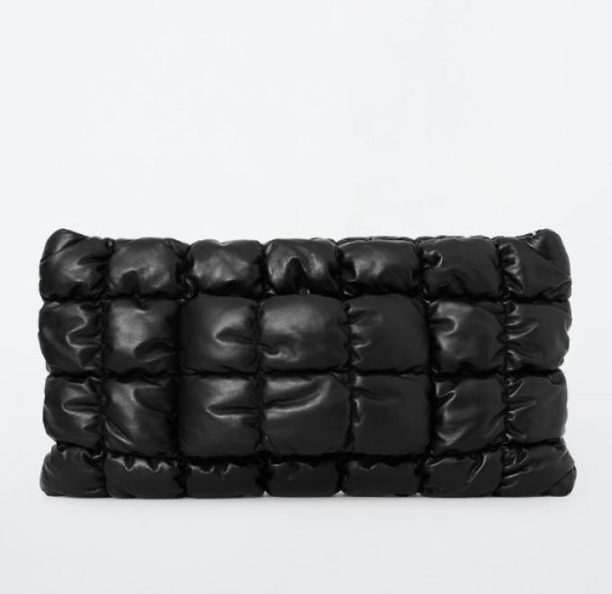 Quilted patchwork clutch in zwart