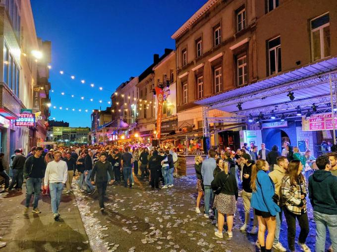 ‘t Straatje in de ochtendgloren tijdens Sinksen