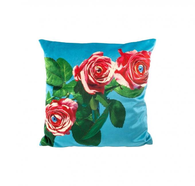 Coussin décoratif bleu avec motif de roses