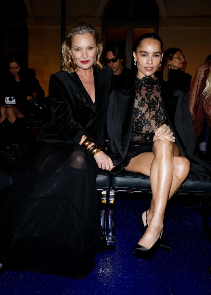 Kate Moss en Zoë Kravitz bij Saint Laurent