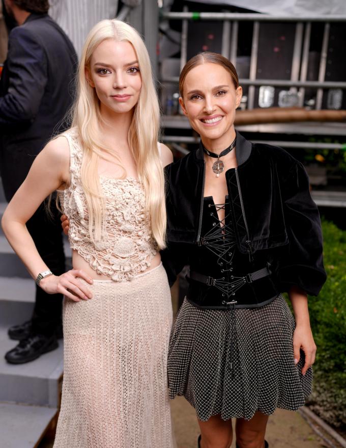 Anya Taylor-Joy en Natalie Portman bij Christian Dior