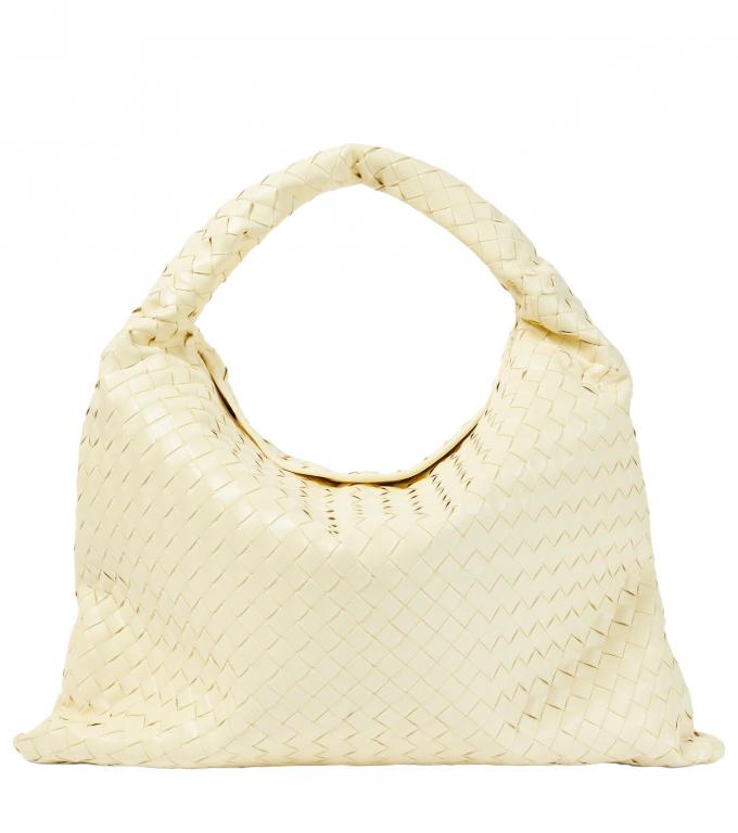 Geweven schoudertas ‘Hop’ in lamsleder Bottega Veneta, € 4.100