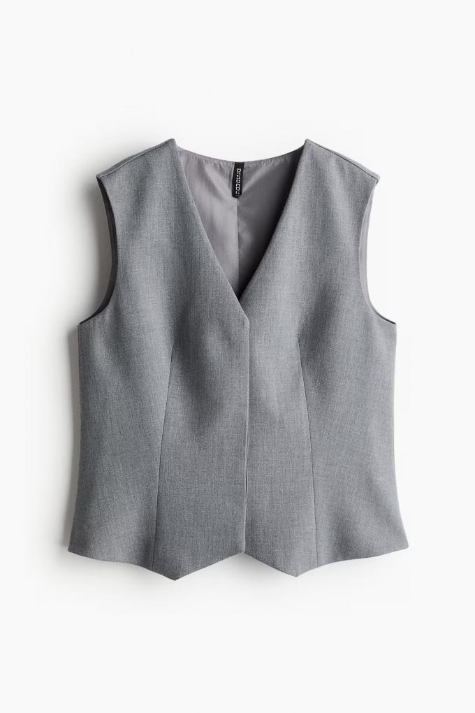 Le gilet gris clair sans bouton