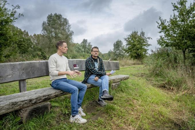 Koen Naert woont met zijn vrouw en twee kinderen in Moerbrugge, een deelgemeente van Oostkamp. Vlak bij het natuurgebied de Warandeputten, waar we dit gesprek hadden.