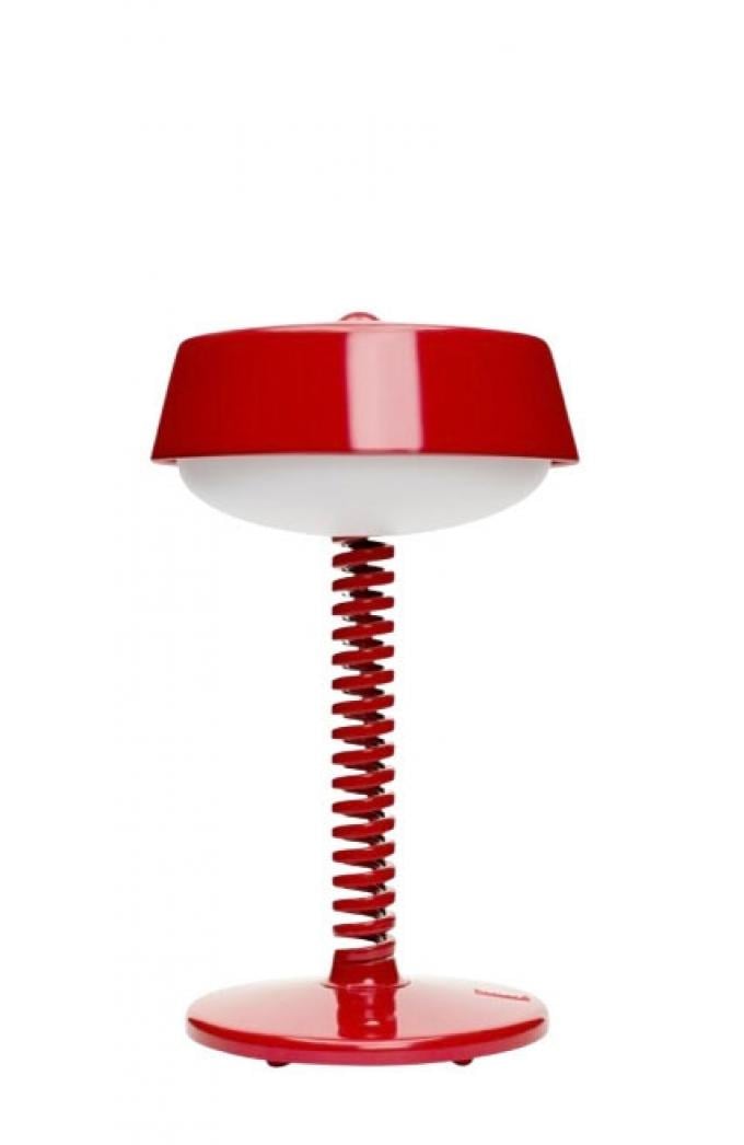 Oplaadbare tafellamp ‘Bellboy’ in de tint ‘Lobby Red’ (Ø 18 x H 30 cm)