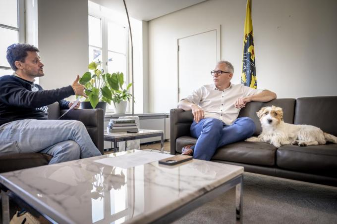 “Ik had zeker een boeiend studentenleven, maar ik was geen flierefluiter, hoor. Dat ik veel op café zat, was omdat ik daar werkte.” (foto Christophe De Muynck)