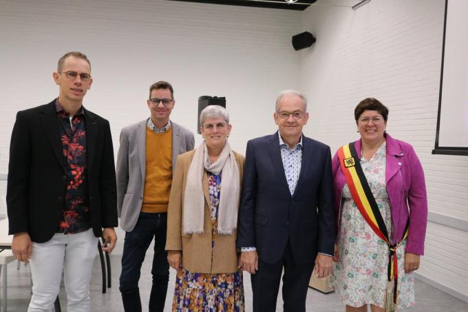 Op de foto herkennen we v.l.n.r. Bart Deferme, Andy Pante en de jubilarissen Marnix Deferme en Rosanne Marchand.