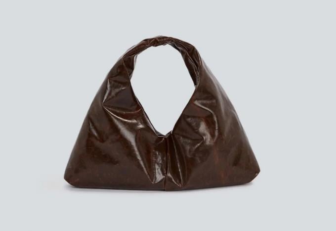 Slouchy bag in glanzend bruin leer