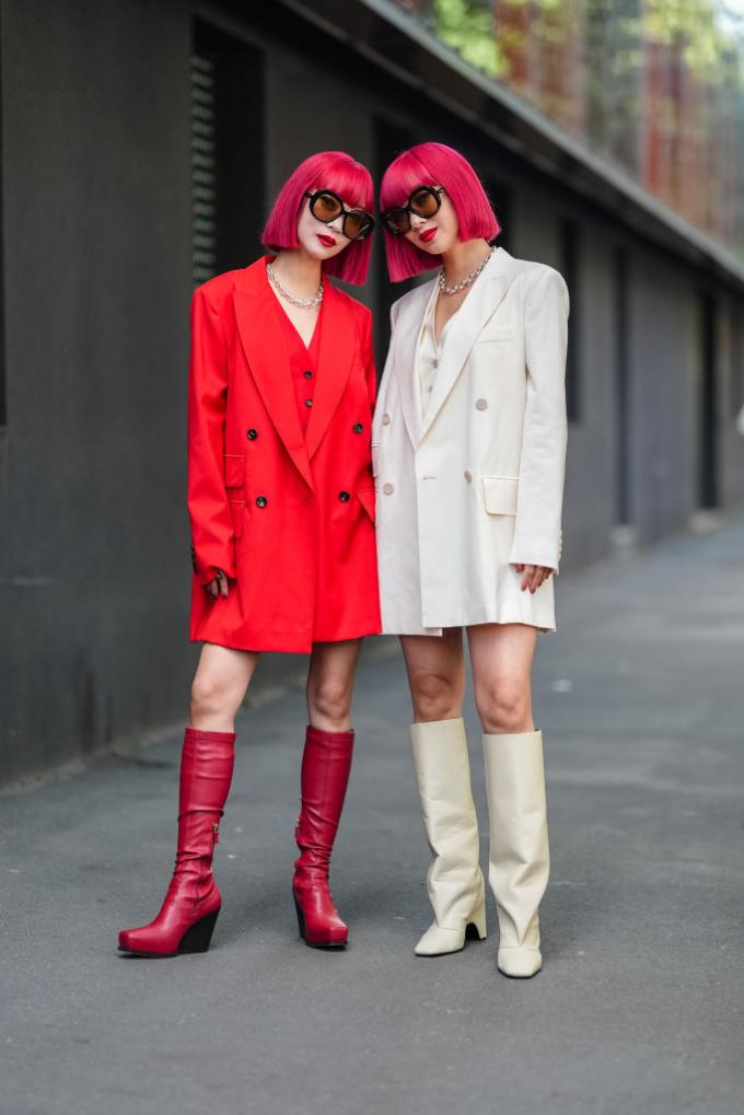 Blazer et bottes rouges