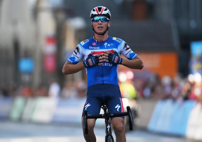 3.856: Het aantal hoogtemeters van de loodzware etappe in de Ronde van Luxemburg waarin Mauri Vansevenant met 41 seconden voorsprong Mathieu van der Poel versloeg.