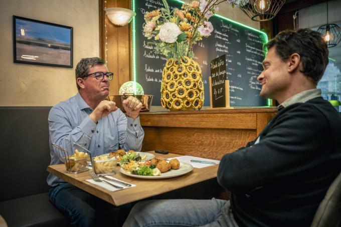 De Poseidon is onze plek van afspraak. Een bekroond garnaalkrokettenrestaurant in het hart van Oostende: de ideale plaats om afscheid te nemen.