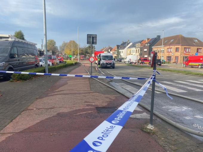 De Koningin Astridlaan werd afgesloten voor alle verkeer, niemand mocht de ambachtelijke zone van de Grasdreef in.