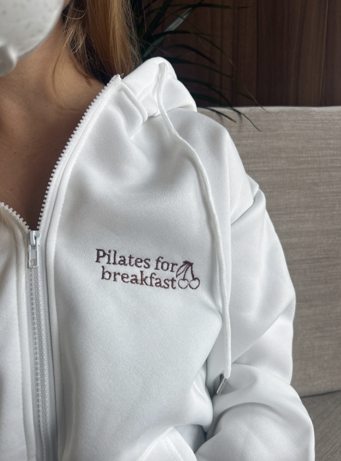 Hoodie Pilates for breakfast